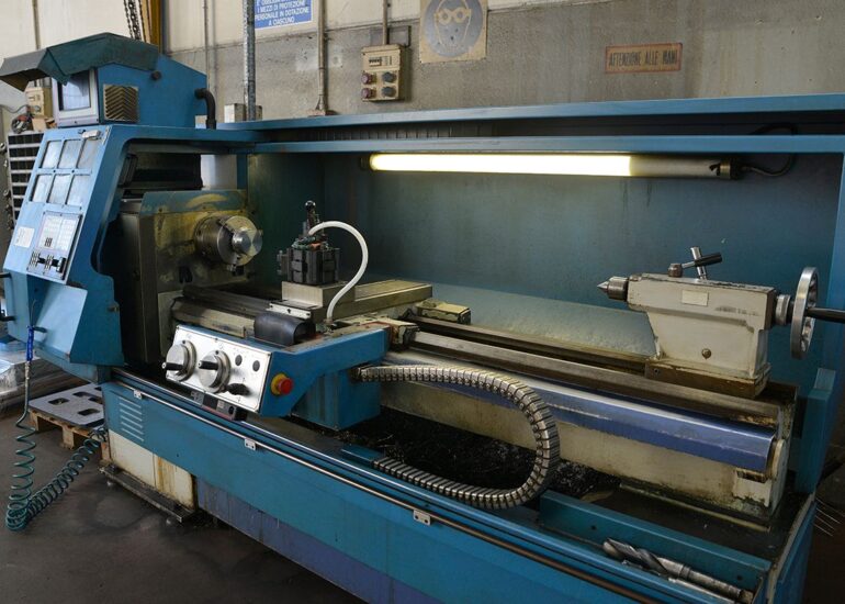 Tornio CNC